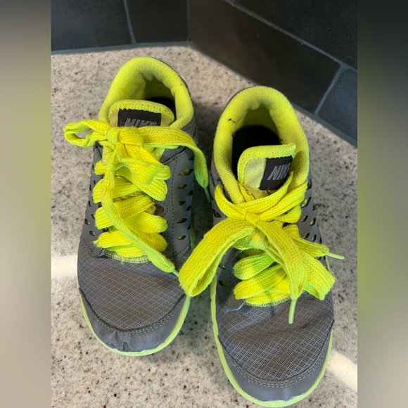 Nike Boys Shoes Size 12.5 - Picture 2 of 9